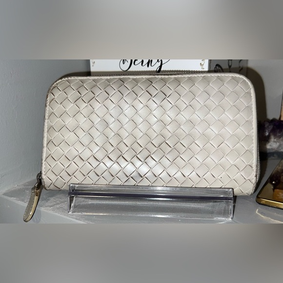 Bottege Veneta Beige Leather Zippy Wallet